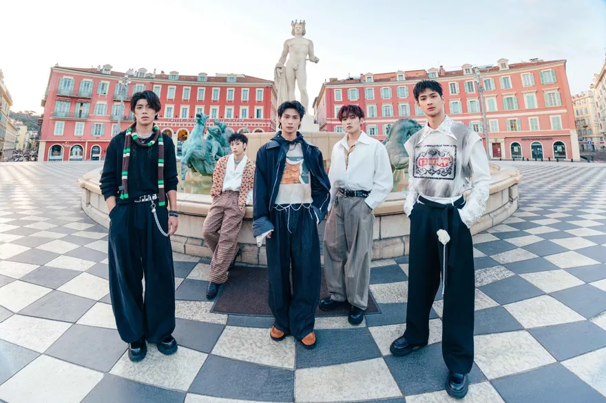 斥資500萬！男團FEniX重磅回歸　迷暈南法姐姐登百萬遊艇拍MV