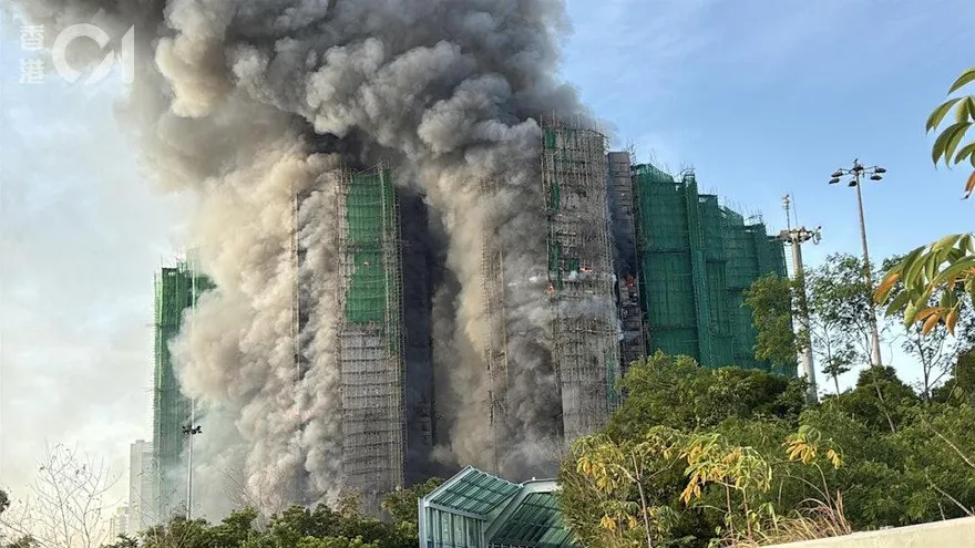 影/直擊香港大埔宏福苑重大火災！已釀4死5傷1消防員殉職