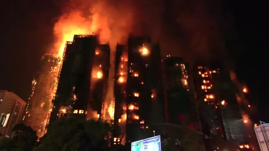 影/香港大埔宏福苑大火「已36死279失蹤」　特首李家超令全力救援