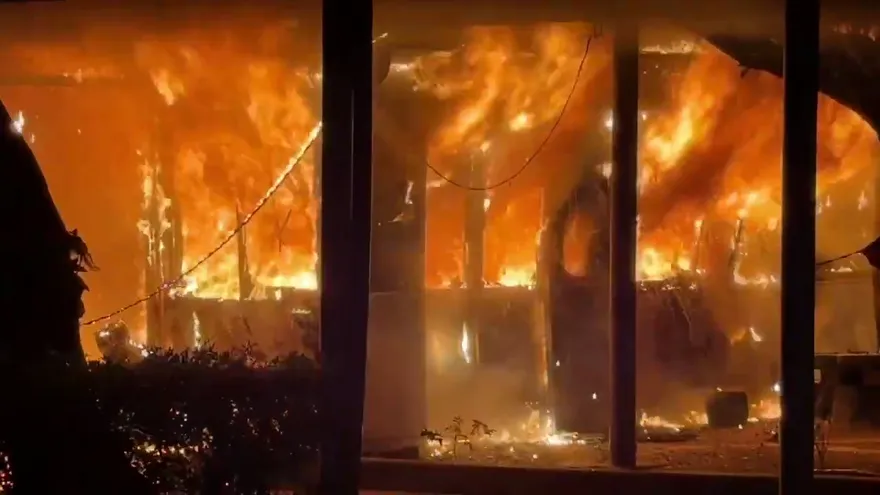 影/土地公慘落難！台中宮廟「整間全燒光」火海直擊