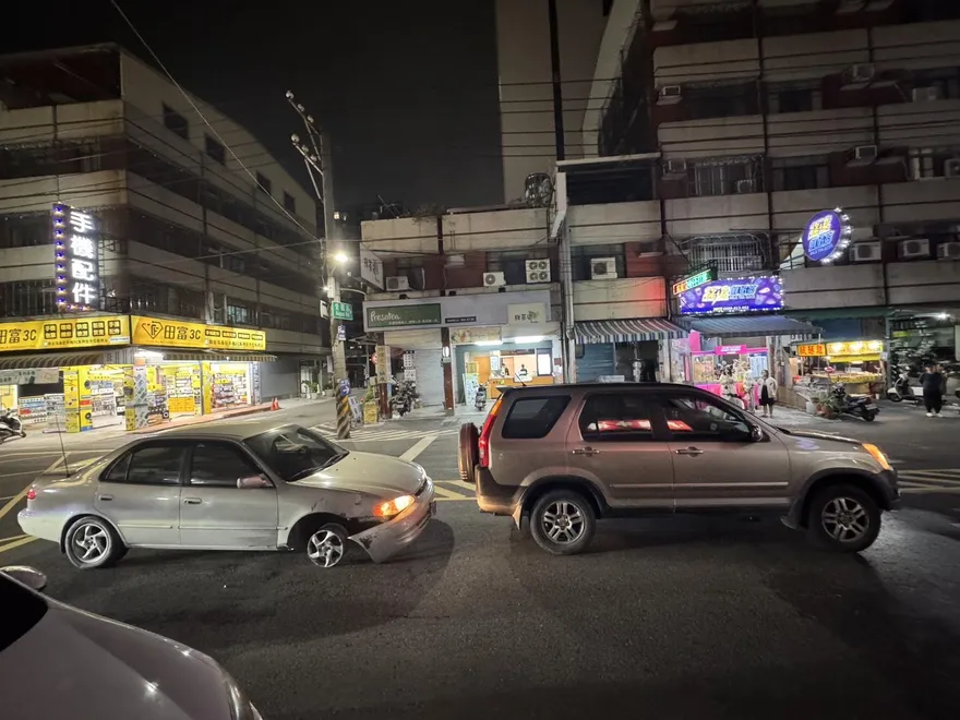 影/輪胎掉了還繼續開！高雄男追撞前車恐挨罰7200元