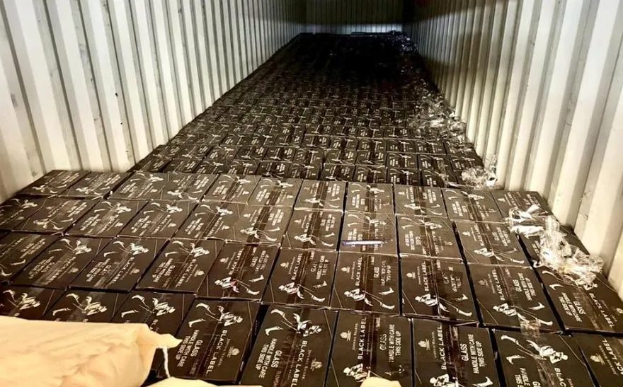 高雄港貨櫃塑膠粒掩護走私洋酒　查獲4萬瓶市價2600萬