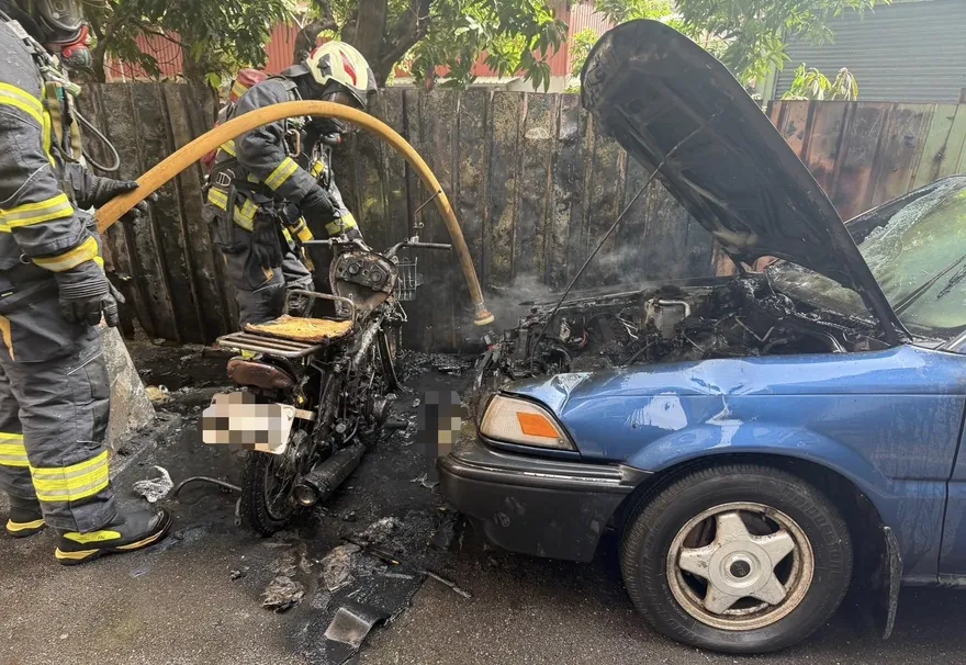 新北三重汽車自燃陷火海　7機車遭波及
