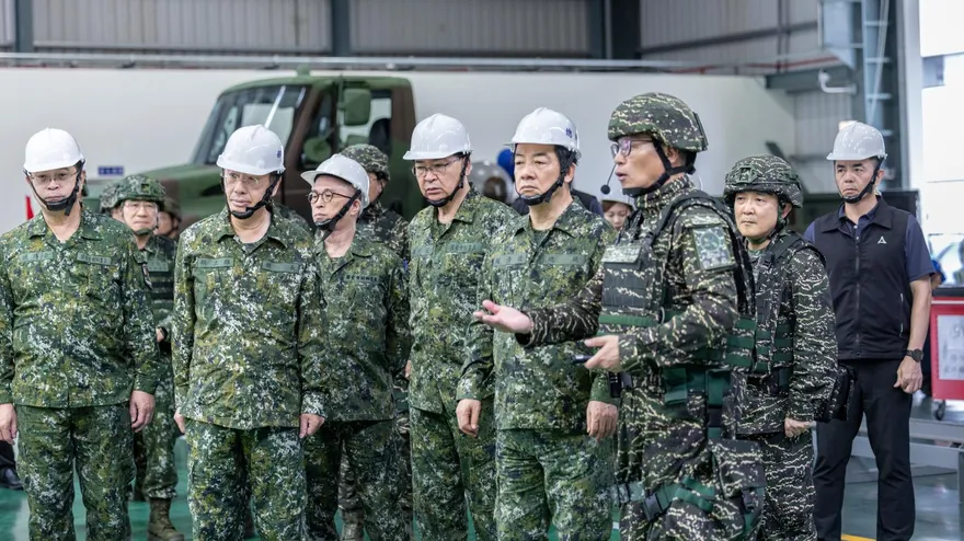 王崑義/備戰、鎖紅、鍘陸配 兩岸能預防戰爭？