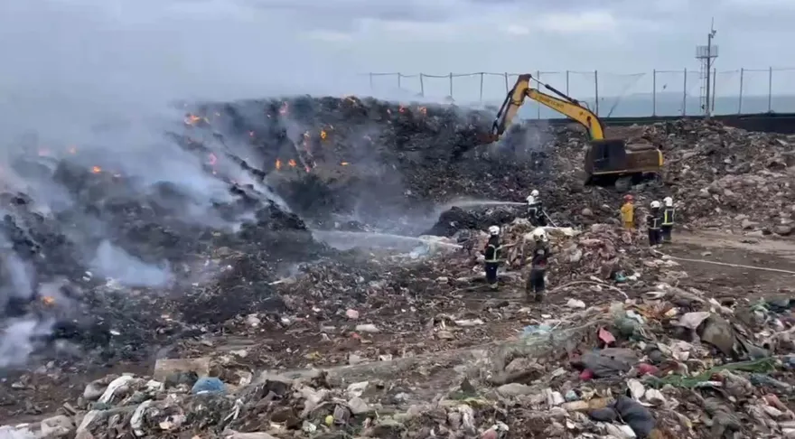 影/澎湖紅羅垃圾場大火狂燒近40小時　千坪陷火海畫面曝