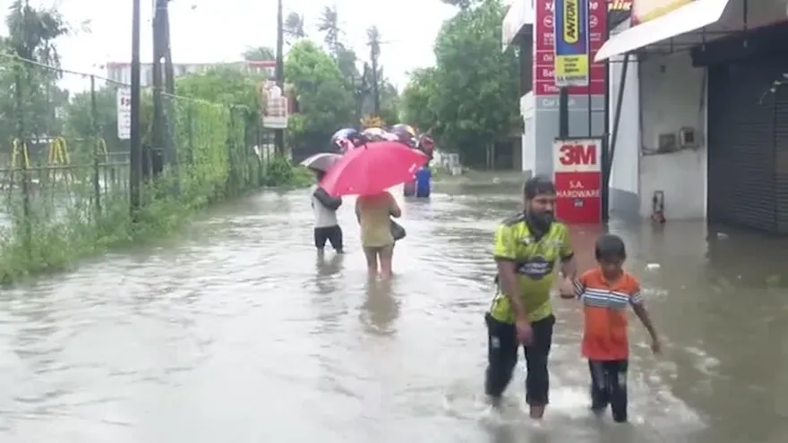 影/緊急狀態！氣旋迪特瓦蹂躪斯里蘭卡　洪水致132死176失蹤