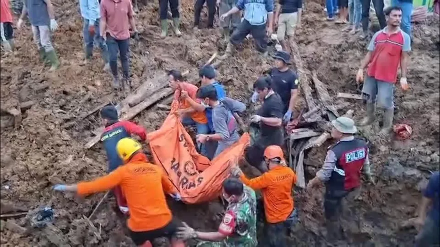 影/毀滅性洪水席捲印馬泰「逾400死」　泰南遇十年最慘洪災