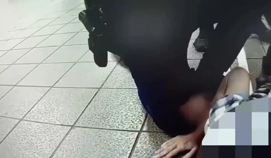 影/北捷台北車站出現噁狼！　台男吻外籍女左肩「還痛毆站長」