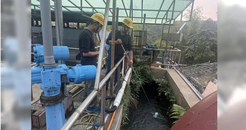 基隆河遭污！基隆、汐止自來水有汽油味　超商水賣到缺貨