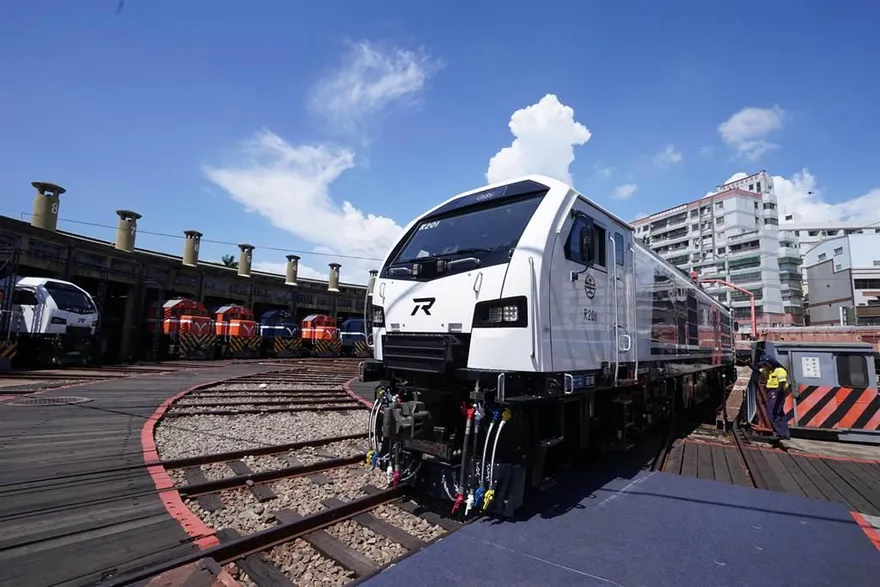 受洪災影響！最後5輛台鐵R200柴電機車　延至明年8月交車