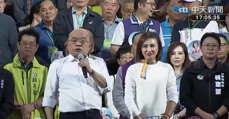 邱議瑩聲勢漲、賴瑞隆自甘當隱形人？藍青年酸：扶不起