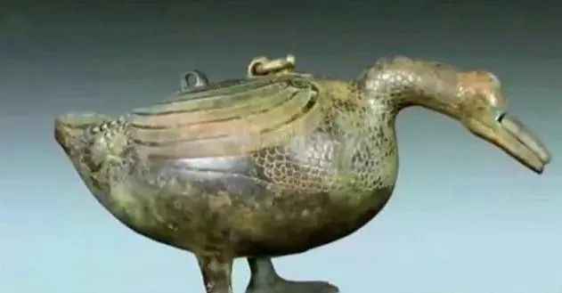 花百萬買「鴨子」遭女兒疑假貨　陸專家鑑定後價值跌破眼鏡