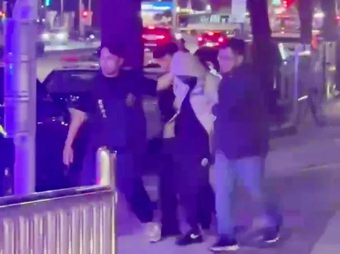 影/狠砍夜店大亨夏天倫「嫌犯自首」偵訊中　影像曝