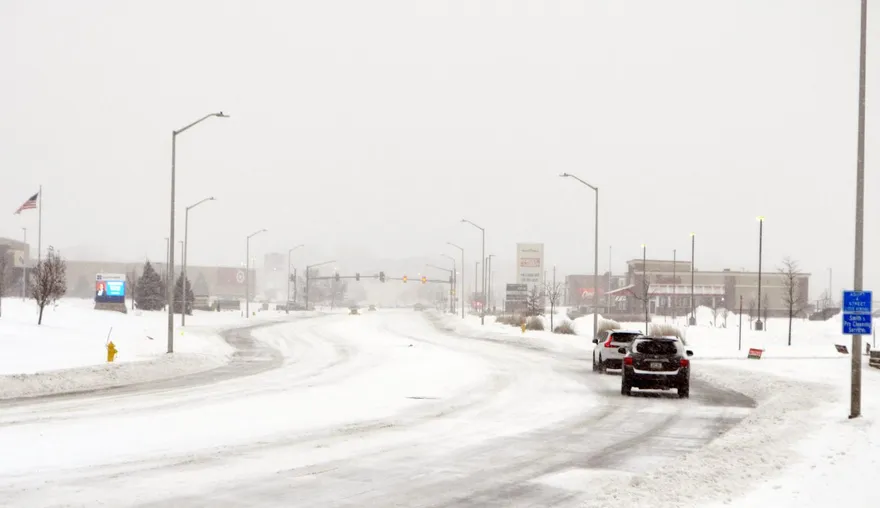 美國中西部暴風雪肆虐交通大亂　連環車禍頻傳、數百航班取消