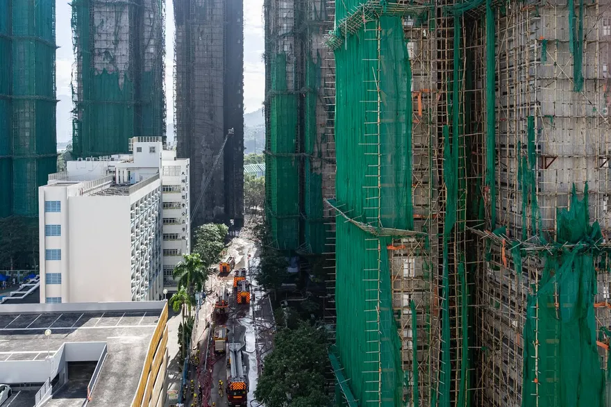 宏福苑大火奪151命　港府突改口認「防護網不符阻燃標準」