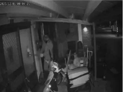 影/嘉義民宅窗戶遭砸　疑鄰居不滿異味噪音釀糾紛