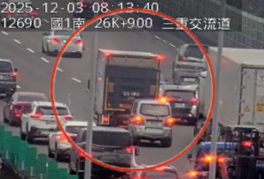 國1爆上班噩耗！2車追撞紫爆　現場畫面直擊