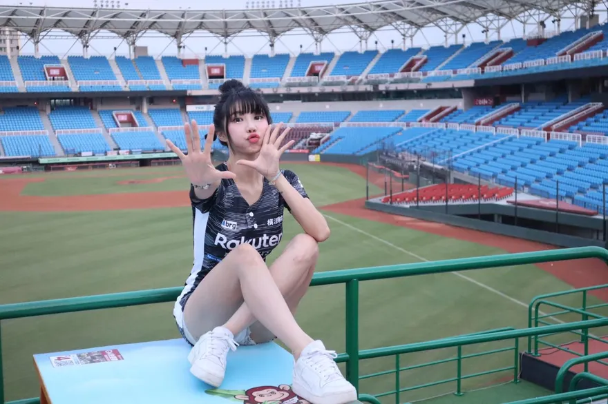 筠熹自曝摔落舞台「肋骨斷裂頂到肺」　跳應援吸不到氣