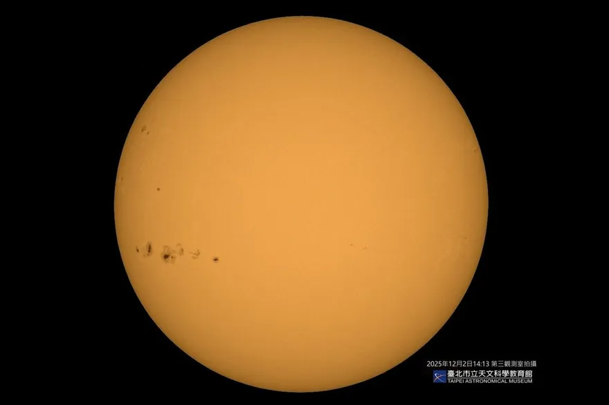 10年來最巨大「太陽黑子群」現身　恐引發地磁風暴
