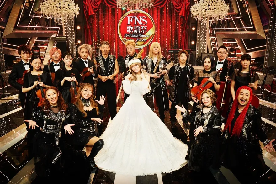 不受上海事件影響！濱崎步純白禮服現身　華麗造型引驚嘆