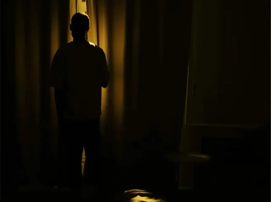 靈異錯別字/夜半「鬼岳父」吵鬧爸爸　竟是老婆娘家遭法拍