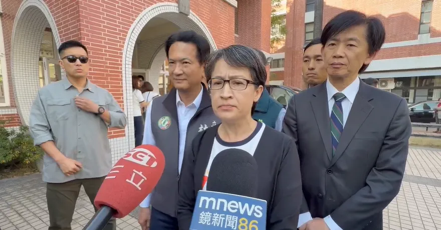 不只宜蘭警！38分鐘後北市警幫清道撞斷手　蕭美琴：為他們集氣