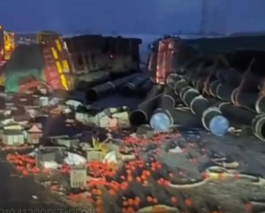 新疆傳重大車禍！路面結冰又遇濃霧　12車追撞釀9死7傷