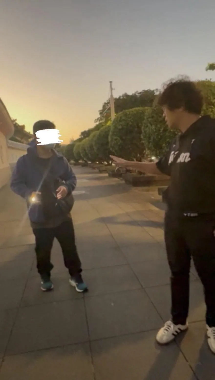 沈伯洋終於可以鬆口氣？狂男持手電筒「照射挑釁」被逮移送