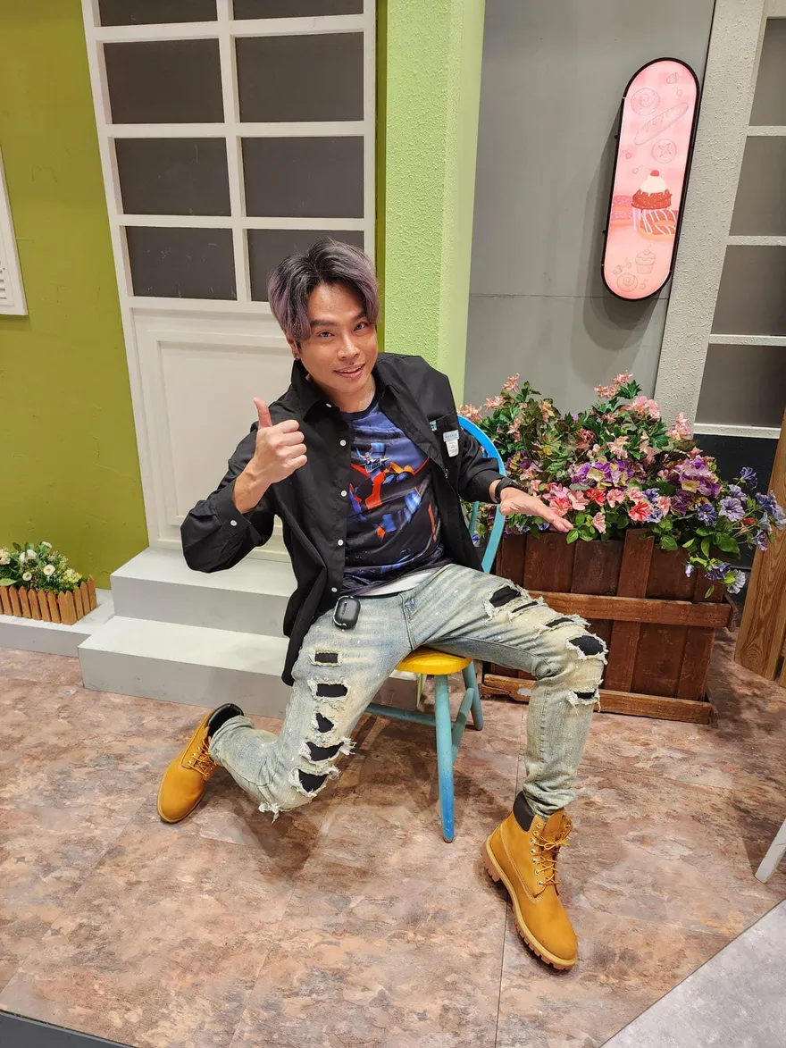 曾為節目整形！卡古擺攤賣雞蛋糕　開直播竟遭酸落魄