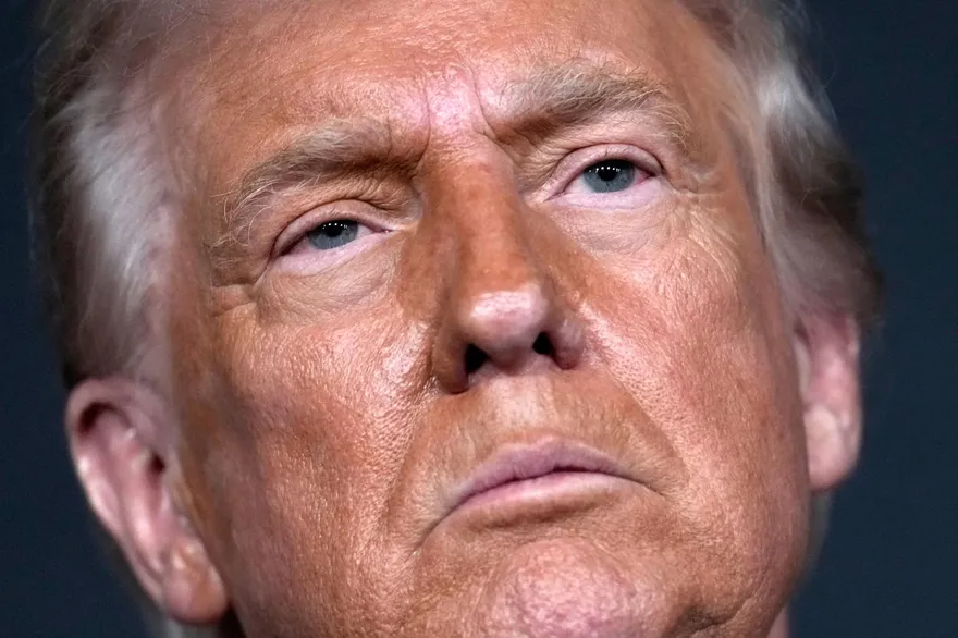 川普放行輝達H200晶片有內情？彭博：因「華為技術已逼近」