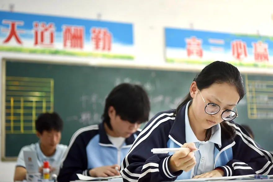 AI衝擊專業前景？陸多所大學外語學院停止招生