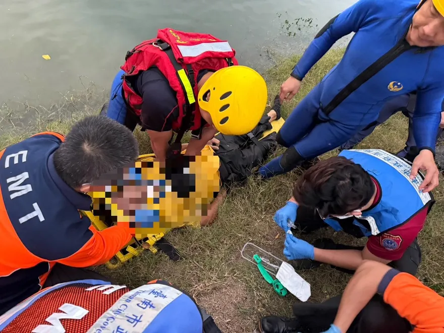 拜託救我弟弟！台南男跌魚塭裡「搶救無效」