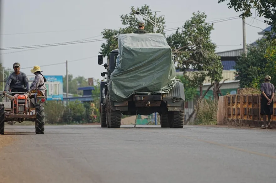 衝突升溫！柬怒斥泰F16戰機「轟炸村莊」　川普證實將致電調停
