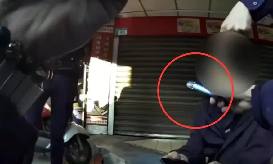 影/新莊男等紅燈見警急藏電子菸　女裝男毒駕遭逮