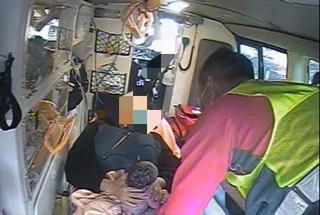 影/宜蘭孕婦路邊突然生產！消防員即刻接生　母子均安