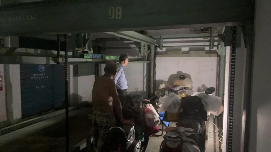 影/高雄詭男「寄生停車位2年半」！警鐵腕「拔除」畫面曝光