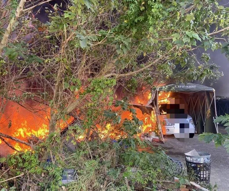 苗栗大規模延燒火警「當場變殘骸」！車、房全燒壞