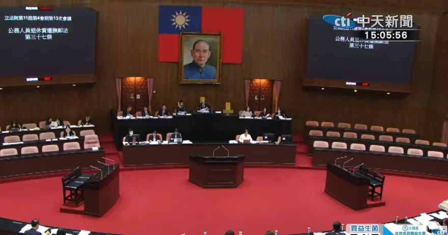 停砍公教年金三讀　蘇一峰曝綠硬幹又三輸：賠了夫人又折兵