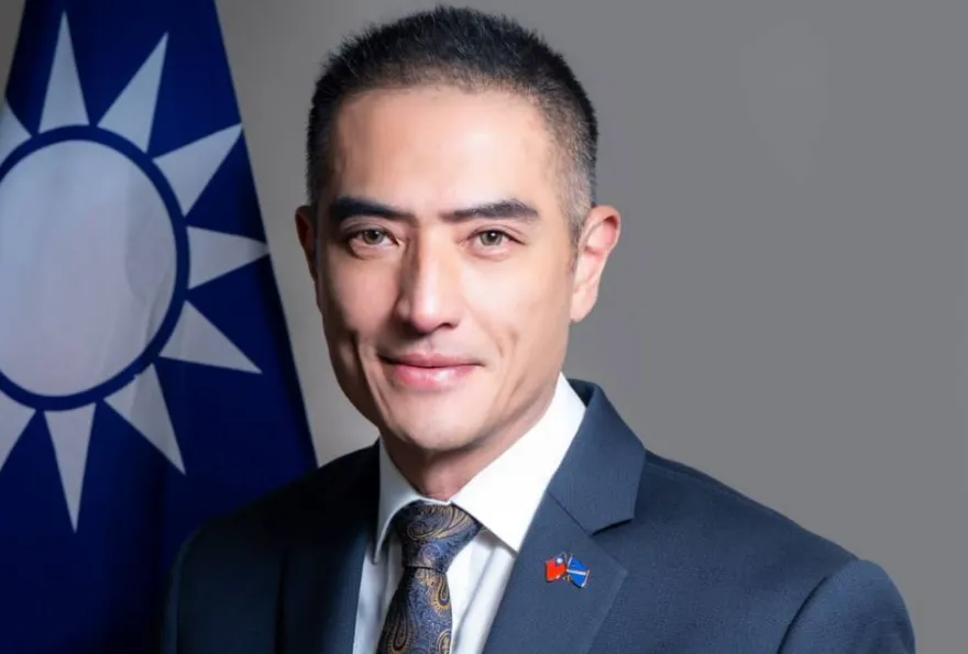 我駐馬紹爾新任大使太帥了！「照片曝光」網暴動朝聖