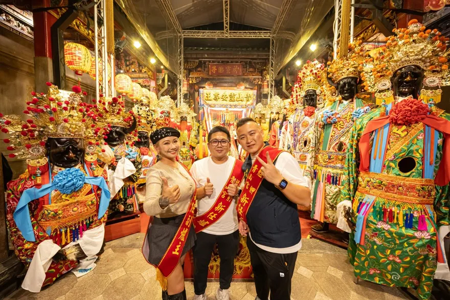 1歲女娃「4聖杯」奪青山宮爐主！　擲爐主大典萬人沸騰