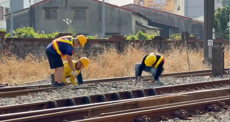 影/疑日夜溫差大！台鐵善化=新市「地面下沉鐵軌斷裂」