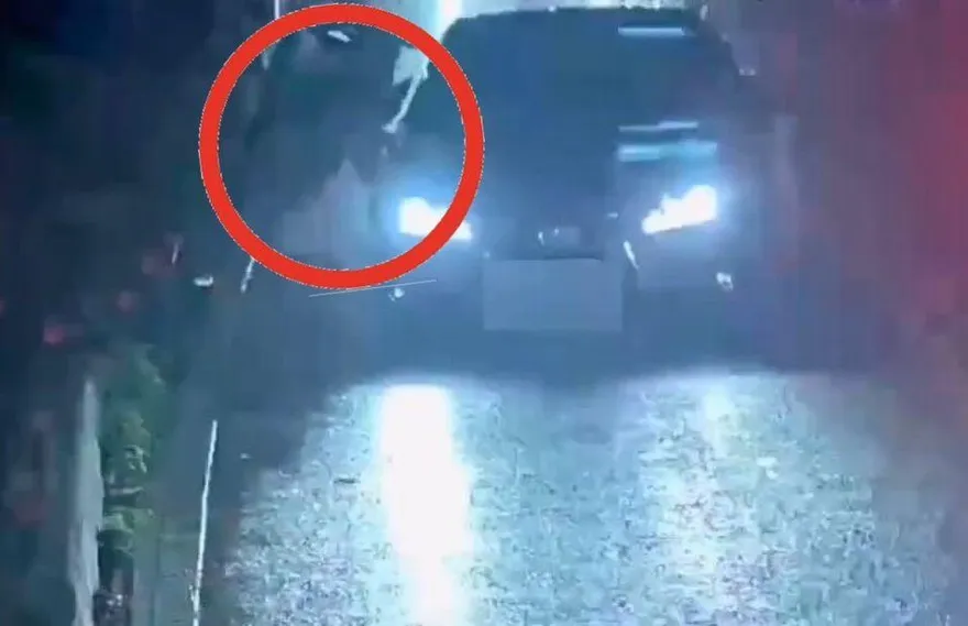 影/是行人還是行車地獄？12歲女童鑽高架匝道闖路口遭撞倒