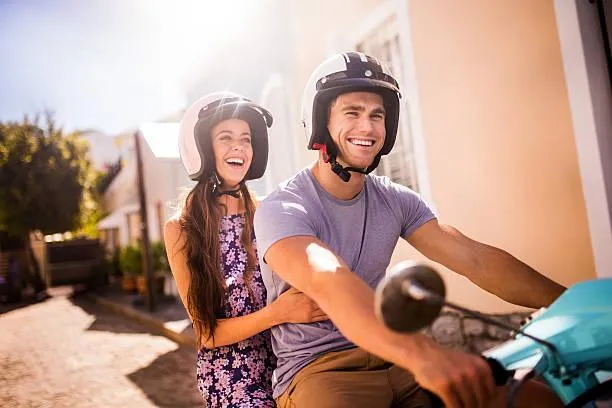 機車雙載環抱違規？網傳駕駛恐300元罰鍰　台中警出面闢謠