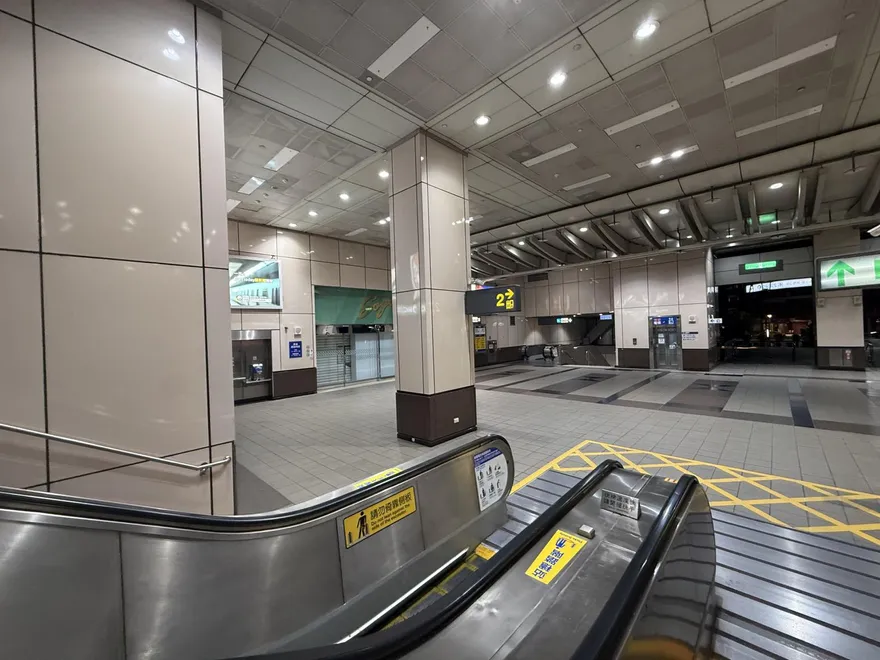 忠孝復興站電扶梯突暫停！北捷證實：疑旅客誤觸停機鈕