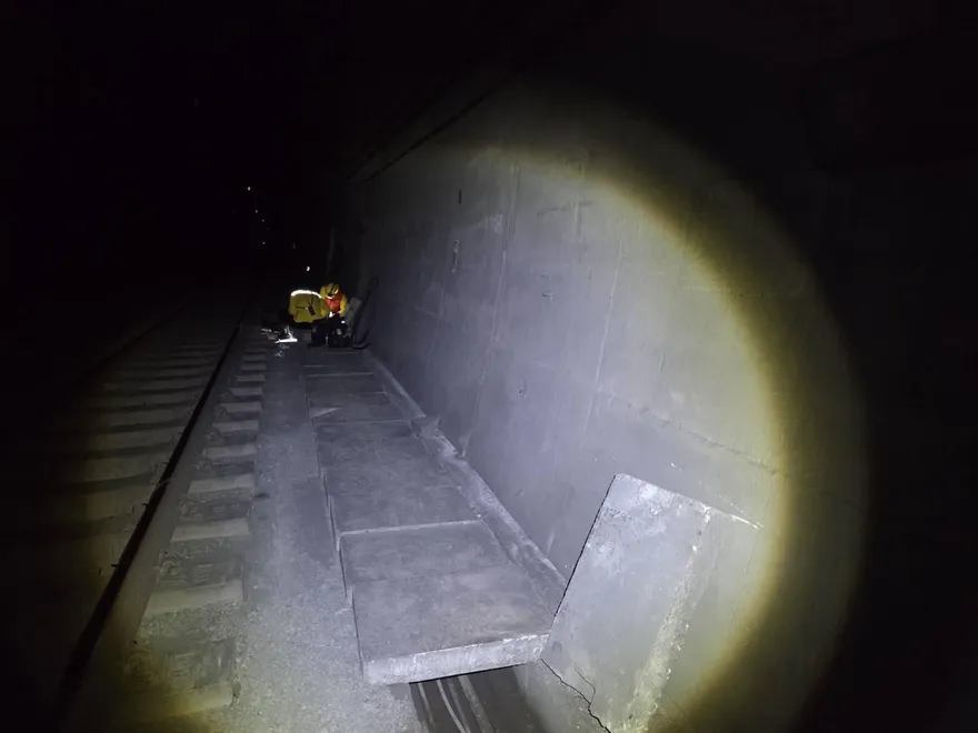 觀音隧道鐵路電纜遭剪斷！台鐵緊急修復　警方展開調查