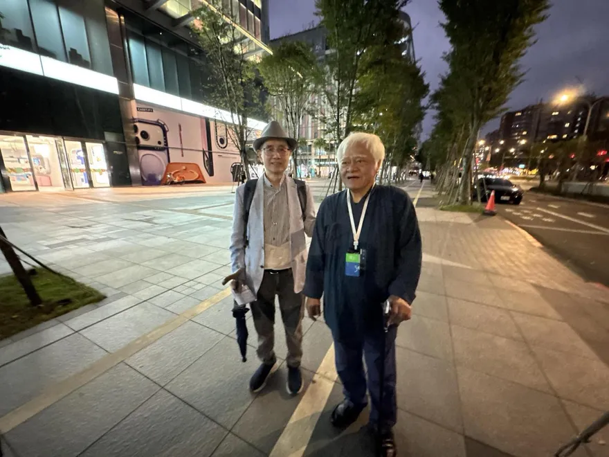 「民歌教父」楊弦最後身影！胡德夫痛心唱「美麗島」哀悼2友