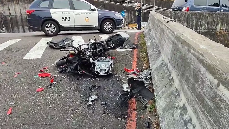 台中重機騎士暴衝噴飛墜橋下　頭部重創身亡