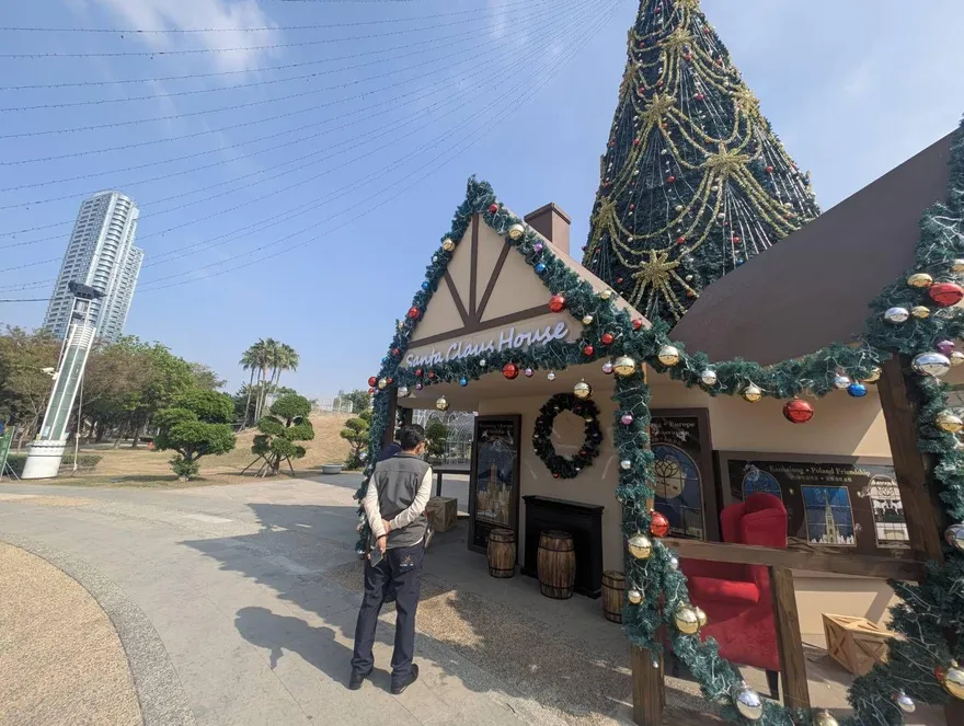 影/高雄聖誕小屋遭噴「666」白漆　警方調監視器追緝