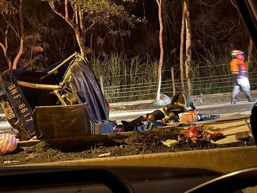 影/花蓮慘重事故！小貨車「整輛撞爛」人噴飛命危