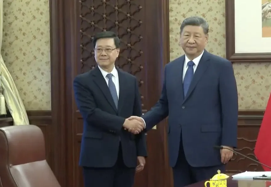 習近平聽取李家超述職表肯定　向香港大火死者致哀